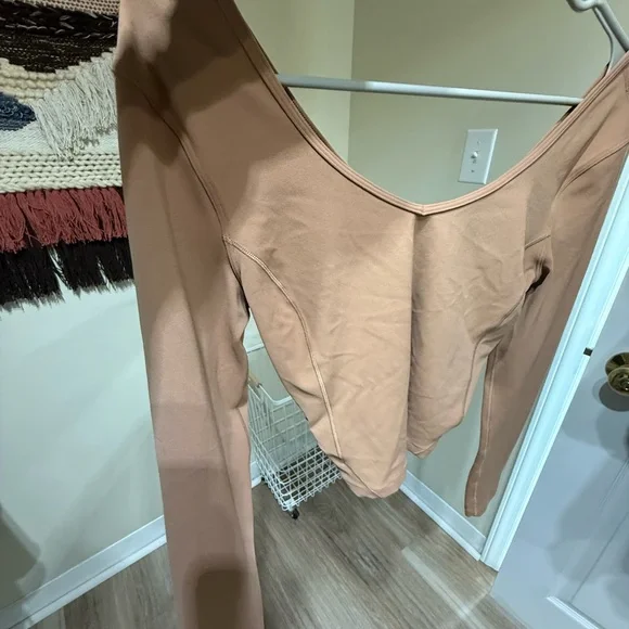 Lululemon Long Sleeve Crop Top in mauve - Picture 5 of 7